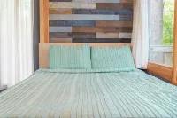 2-Person Romantic Treehouse Getaway in Hocking Hills, Ohio - balcony
