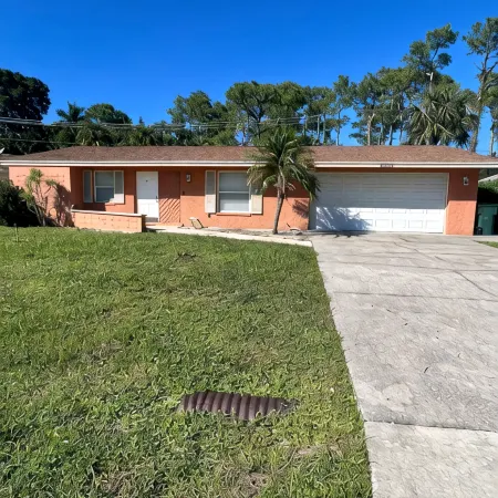 Paradise Naples Pool Home. Free headed pool