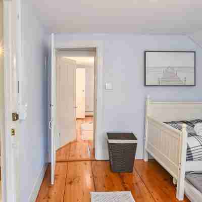 Beautifully decorated Brewster Home Rooms