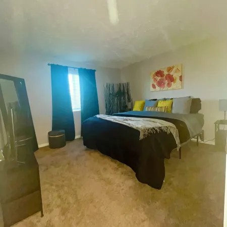 Delightful 1 bedroom, walk out balcony.  Near four major hospitals & WPAFB