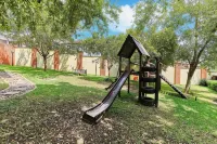 Luxury 2 Bedroom Apartment Near Monte Casino, Johannesburg - Private Pools