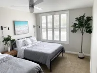 Marina View/Rooftop deck! Walk to Silver Beach/downtown! 2 Restaurants nextdoor - Wifi