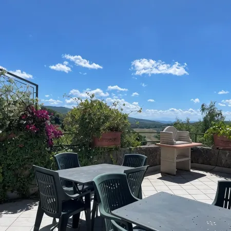 Spacious House Between Siena e Firenze with Private Swimming Pool, A/C and Wi-Fi