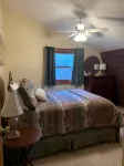 Cozy Mtn Log Cabin, wonderful views, 5 mins from Hayesville town sq, sleeps 8. - Wifi