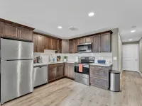 Hillside Suite: Your Cozy, Modern Getaway in Medicine Hat - 3-Star
