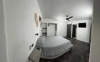 RAE4sixty apts with pool, near Paseo Montejo1