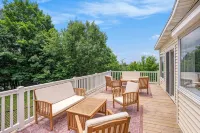 Spacious 5-Bedroom Retreat on 5 Acres.  Near Orv Park. Hot Tub for Sunset Views. - 4-Star
