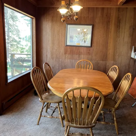 Vintage 4-bedroom cabin in Lake Almanor West with WiFi
