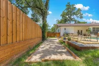 Backyard Oasis w/ pool & hot tub