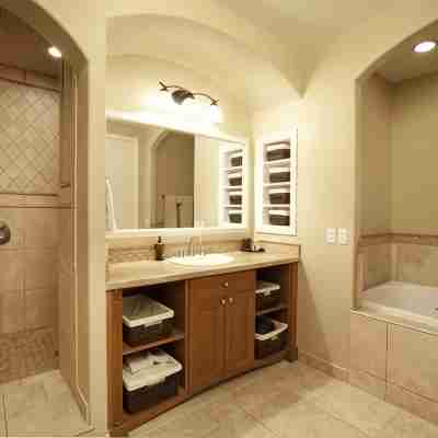 Luxurious Villa at Lake Las Vegas Rooms