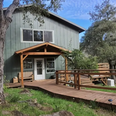 Julian's Red Fox Retreat- Nature with a Hot Tub