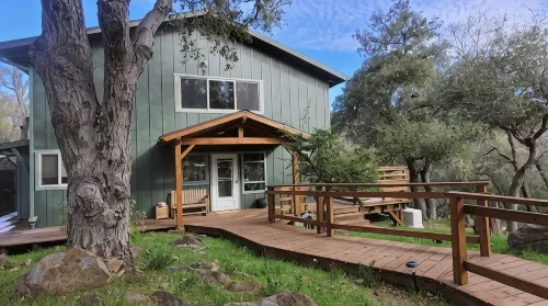 Julian's Red Fox Retreat- Nature with a Hot Tub - 4-Sterne