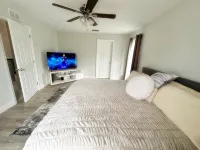 Luxurious, Charming & Modern 4-bedroom 2-bathroom in brilliant Palm Bay - 4-Star