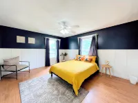 Cozy & Comfortable - Stylishly Decorated & Close to Everything!