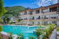 Majestic Lake Front Hotel & Suites - Parking