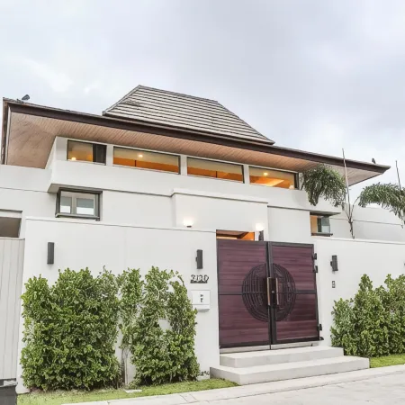 Shambhala Grand Villa by Cozy Lake
