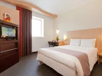 Ibis Malabo - С баром