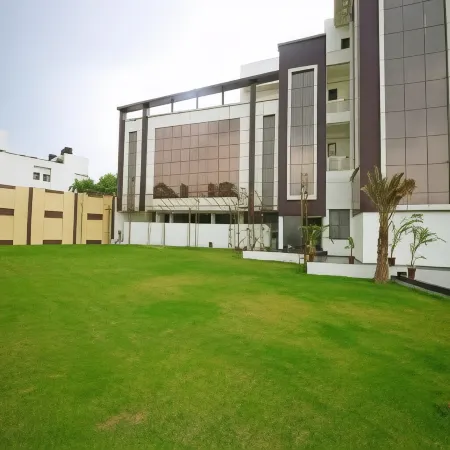 Hotel Opal Courtyard