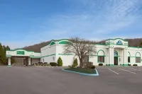 Ramada by Wyndham Butler/Tesla Biohealing Resort  - Pet friendly