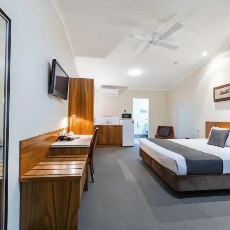 Roma Explorers Inn