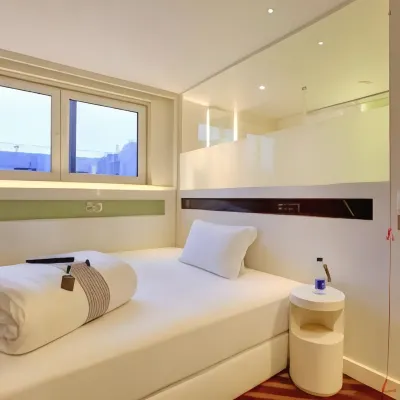 Hub by Premier Inn London Westminster Abbey Hotel Hotels near QEII Centre