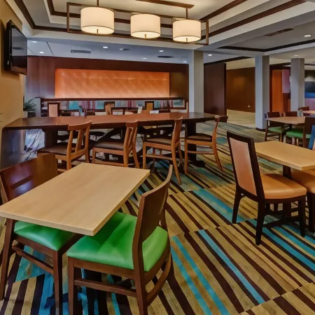 Fairfield Inn & Suites Oklahoma City NW Expressway/Warr Acres Отели рядом с достопримечательностью «Уилл Роджерс Парк»