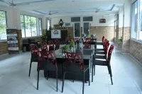 Cedar Vista Hotel - 2-Star