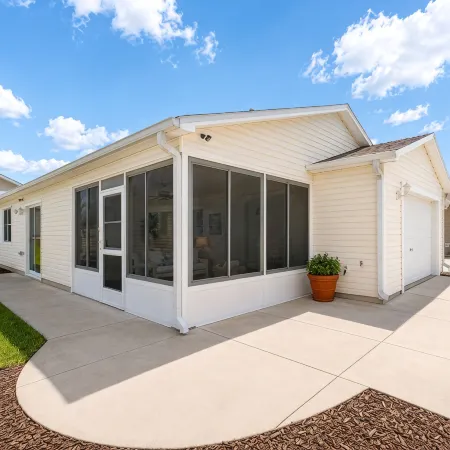 Perfect Location-Villa W Use of Golf Cart Close to Sumter Landing. Active Hosts!