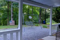 London's Mountain House - Cozy Romantic mountain cabin - easy paved road access - Wifi