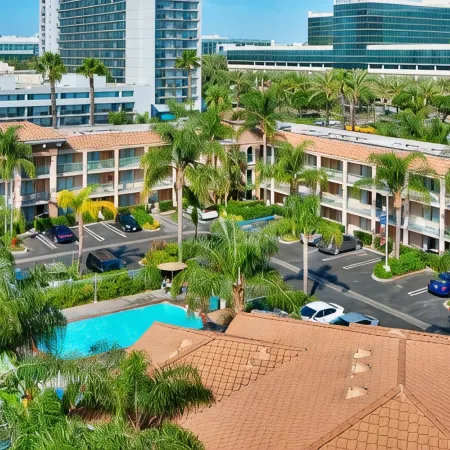 Cortona Inn and Suites Anaheim Resort