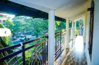 Homocation - Manorama Lodge - parking