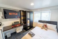 100 Dale Road Studios in Guest House - Pensions