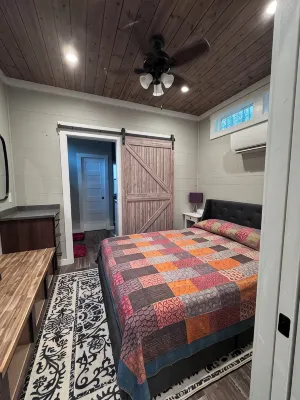 Charming Tiny Home with WiFi and AC in beautiful Cowee Valley Franklin Nc - シャレー