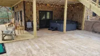 Charming home in Seven Devils. Close access to tubing, ziplining, & hiking. - 홈스테이