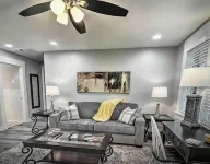 Central Retreat B, NEW Cozy Family & Pet Friendly - 4-Star