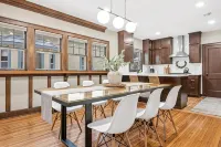 Modern Craftsman - East Harriet - 3 min to Lakes - Condos