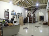 Mr. Charles Guest House - Hostel - 2-Star
