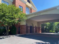 Holiday Inn Express Hotel & Suites Chestertown - parking