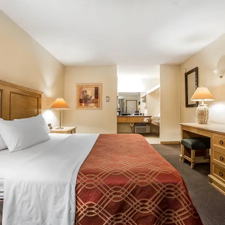 Econo Lodge Inn & Suites Kalispell - Glacier National Park Gateway Отели в г. Калиспелл