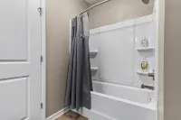 Chic 2 BD/2 BA Condo: Serene Escape in Melbourne - balcony