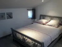 Air-conditioned gîte "le pigeonnier"- prepared beds + bathroom linen provided