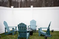 Townhouse mins to UofL & Churchill Downs/hot tub - 2-Star