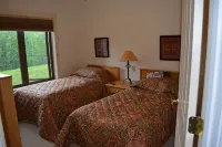 Luxury 3BR/3BA Ski On/Off Lodges Bear Mountain Near Sunrise Chair Killington.