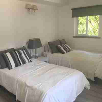2 BDR APARTMENT 10 MINUTES WALK FROM THE BEACH Rooms