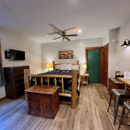 Cozy studio in gorgeous Salmon with AC, WiFi, Hot tub