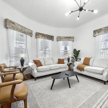 Remodeled Historical Home in Downtown Warm Springs