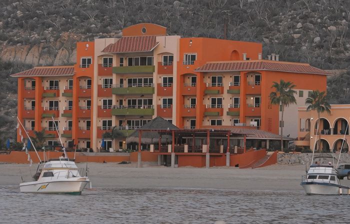 Villa De Cortez Condo!  Beachfront, Sunrises, Fishing and Pickleball await!