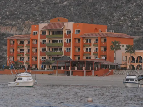 Villa De Cortez Condo!  Beachfront, Sunrises, Fishing and Pickleball await! - Wifi