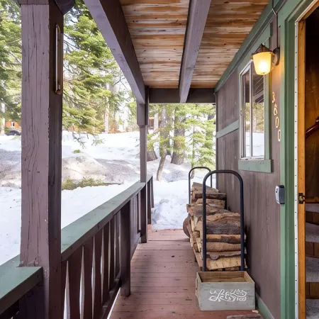 Charming, renovated Carnelian Bay Cabin
