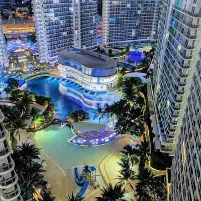 Azure Paris Hilton Beach Resort & Residences @ 1932 Maui Tower Hotel Exterior